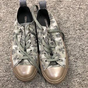 Converse All Star Camo Tennis shoes Size 4